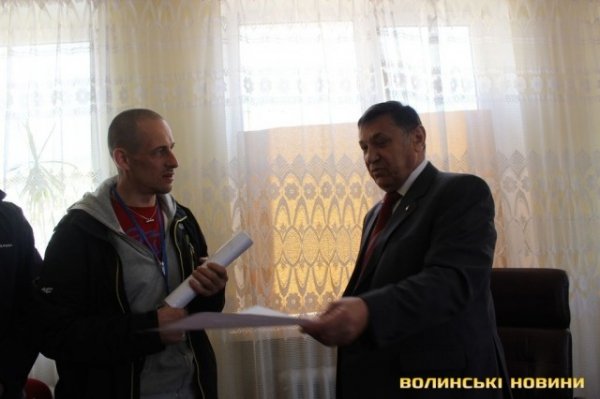 Як «люстрували» головного поштаря Волині. ФОТО. ВІДЕО