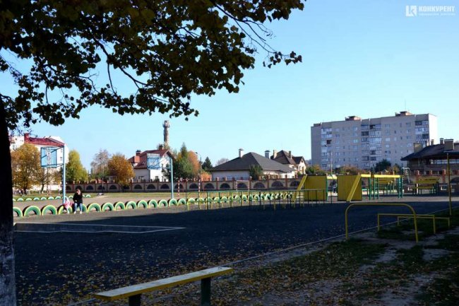 У луцькій школі відкрили військово-спортивну смугу перешкод. ФОТО