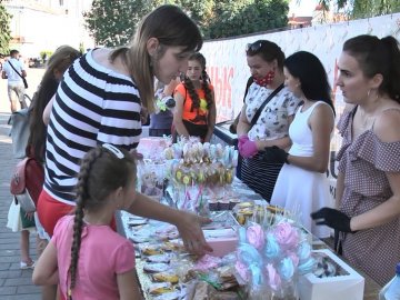 Потрібно 150 тисяч доларів: під час благодійного концерту у Луцьку онкохворій дівчині зібрали 65 тисяч гривень