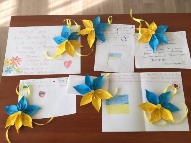 Волинські школярі підготували патріотичні сувеніри для бійців, які на передовій. ФОТО