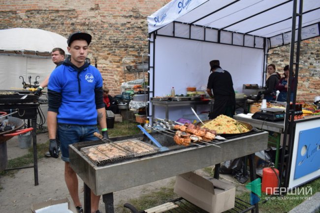 Дощ, холод і ріки пива: у Луцьку триває фестиваль. ФОТО