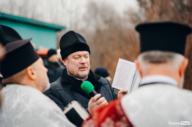 Водохреще у Луцьку: освячення води в річці Стир та занурення лучан. ФОТОРЕПОРТАЖ