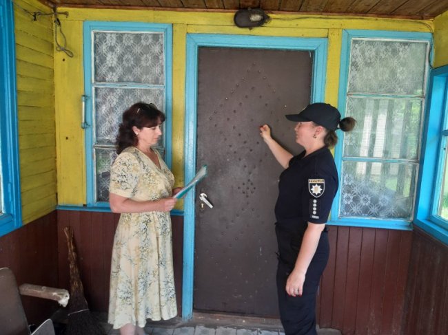 Бруд, безлад та відсутність постільної білизни: на Волині соцслужби перевірили кризові сім'ї. ФОТО