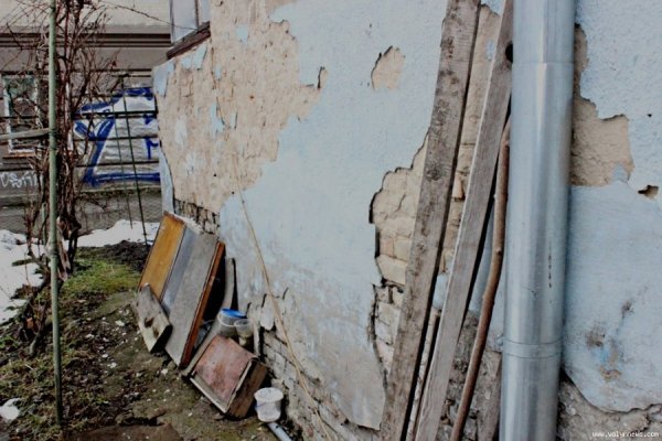 Будинок у центрі Луцька 50 років стоїть без ремонту, ‒ жителі. ФОТО