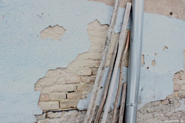 Будинок у центрі Луцька 50 років стоїть без ремонту, ‒ жителі. ФОТО