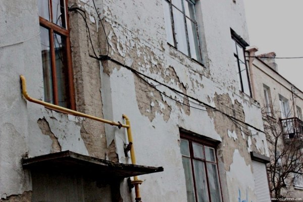 Будинок у центрі Луцька 50 років стоїть без ремонту, ‒ жителі. ФОТО