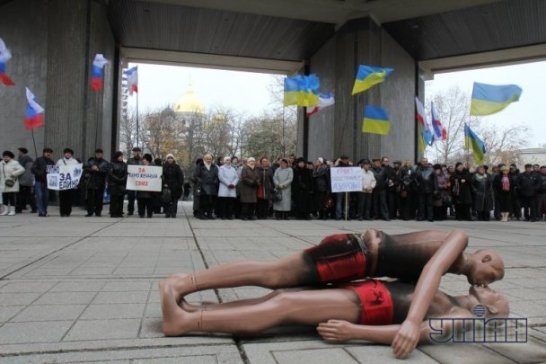 В Криму спалили «геїв». ФОТО