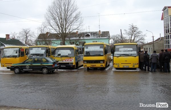 Водії під мерією обурені тим, що їх не помітили