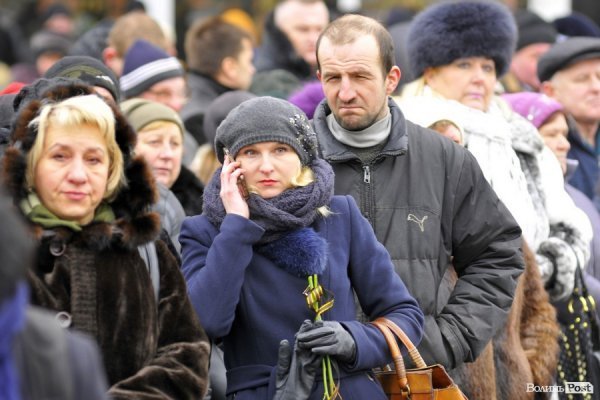 Фото прощання з міським головою Луцька Миколою Романюком