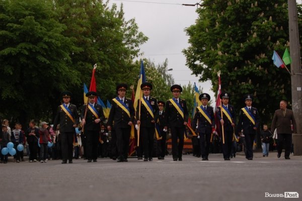 Парад Перемоги у Луцьку пройшов з комуністами і міліцією