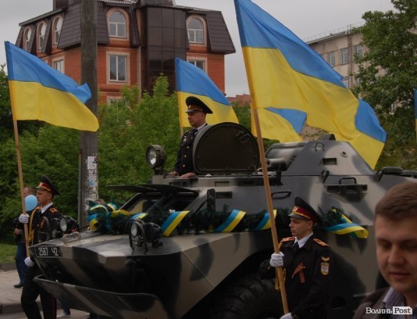 Парад Перемоги у Луцьку пройшов з комуністами і міліцією