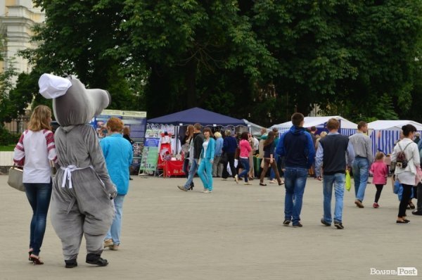 ПТУ Волині презентують: одяг, їжа, меблі та навіть мангал. ФОТО 