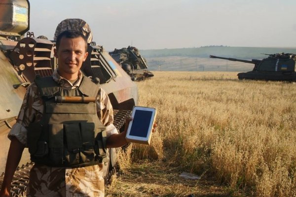 Стрілянина, вибухи, дим. Фото з передової