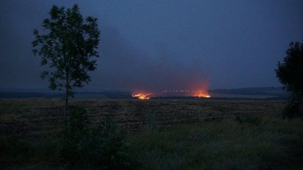 Стрілянина, вибухи, дим. Фото з передової