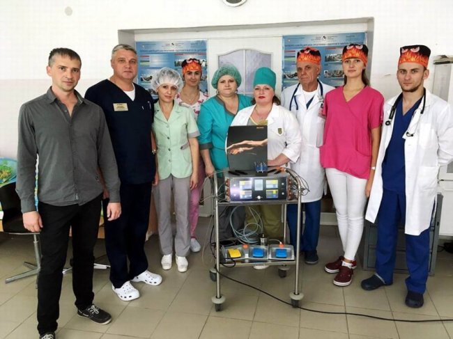 Луцькій лікарні подарували сучасний апарат для електрохірургії. ФОТО