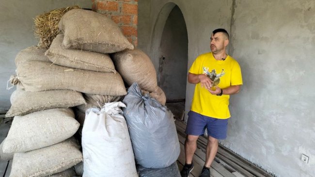 Волинянин п'ять років зводить екобудинок: в чому його недоліки та переваги