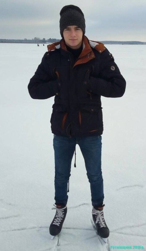 Ігор Панасюк - юнак, який врятував лебедя.