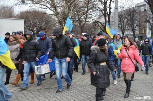 Мітингувальники рушили до офісу ПР