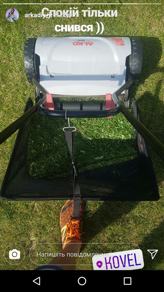 Відомий співак похвалився, як садить дерева на Волині