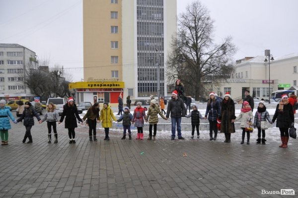 Луцьком пройшов парад помічників Святого Миколая