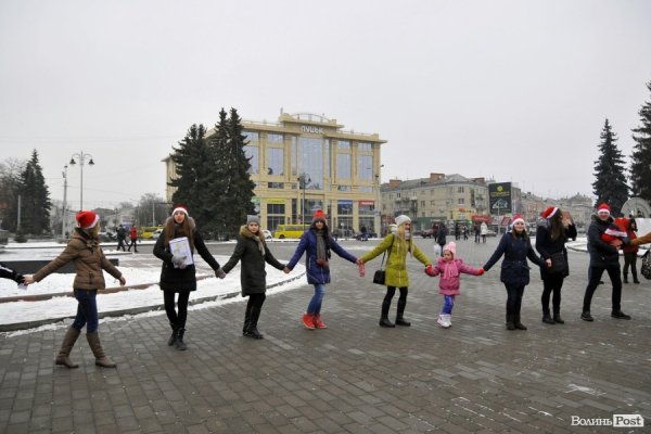 Луцьком пройшов парад помічників Святого Миколая