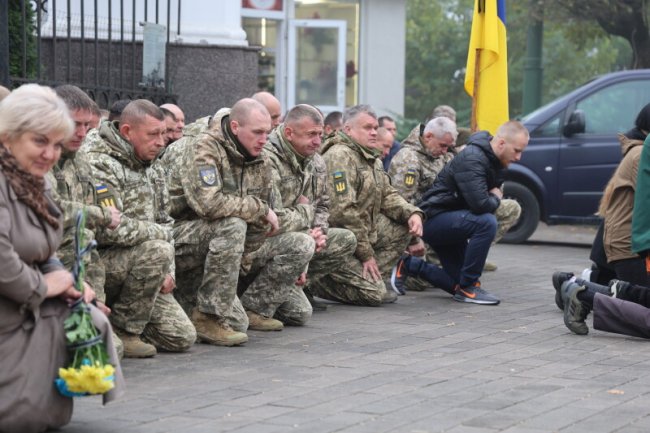 Луцьк - у скорботі: в останню дорогу провели трьох Героїв - Олега Березовського, Олега Годлевського та Василя Мельничука