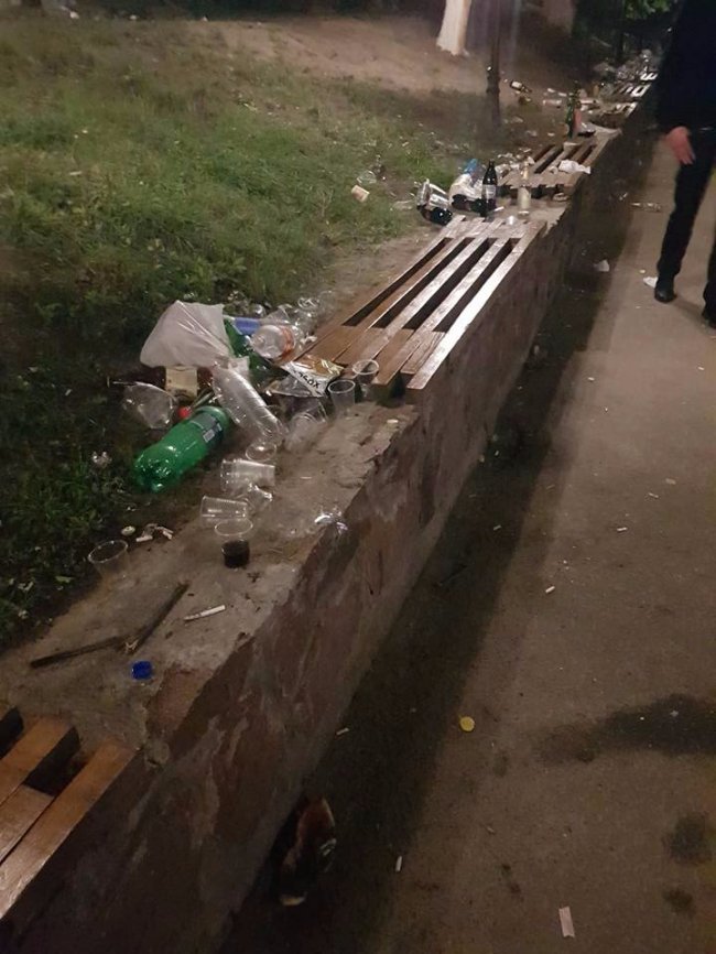 Сміття, порожні пляшки та катання на крадених візках: як студенти КПІ відсвяткували 1 вересня