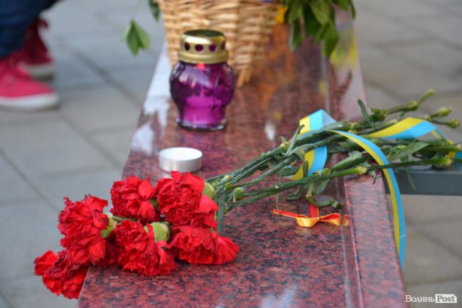 «Небо бачить, що їх пам'ятають». У Луцьку вшанували загиблих в Іловайському котлі