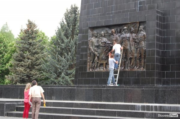 Меморіал в Луцьку оновили до Дня Перемоги