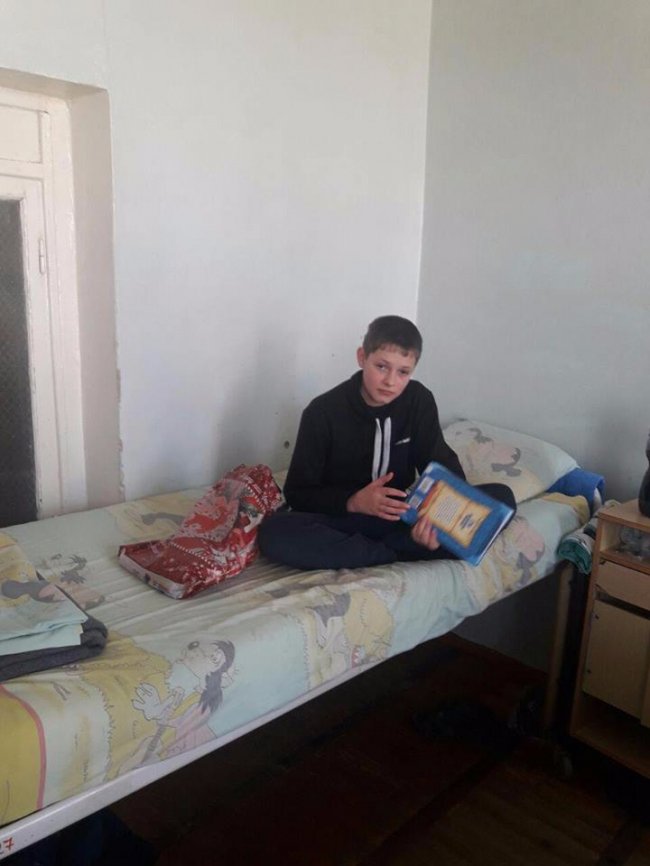 Луцькі патрульні читали маленьким пацієнтам лікарні. ФОТО