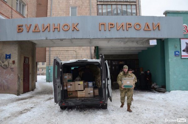 Луцька «Батьківщина» передала на передову смаколики та ремнабори для бійців