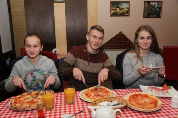 Родині Волинського Героя влаштували приємний сюрприз