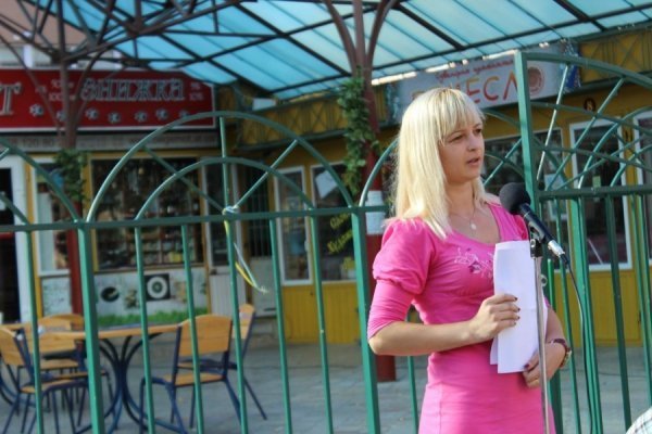 Луцькі поети вийшли на площу з власною «зброєю». ФОТО