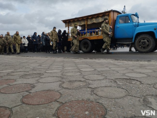 На Волині провели в останню путь Героя Олександра Смолярчука