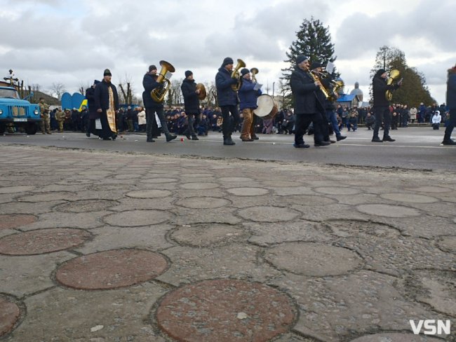 На Волині провели в останню путь Героя Олександра Смолярчука