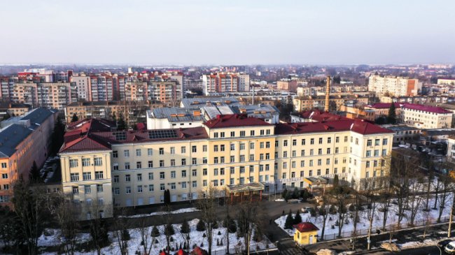 Показали, як ремонтують приймальне відділення волинської обласної лікарні. ФОТО