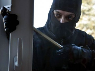 У Луцьку рецидивіст грабував офіси, а потім погрожував свідкам та потерпілим