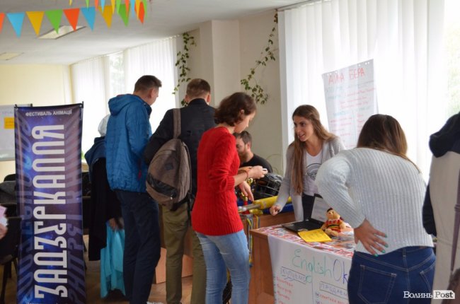 Пластилін, поп-корн та ЗавтраMan: як у Луцьку «продавали» громадські організації