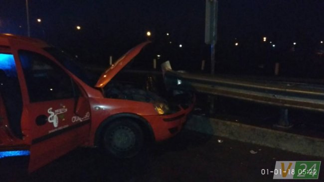 П'яна аварія у Луцьку: автівка врізалась у відбійник