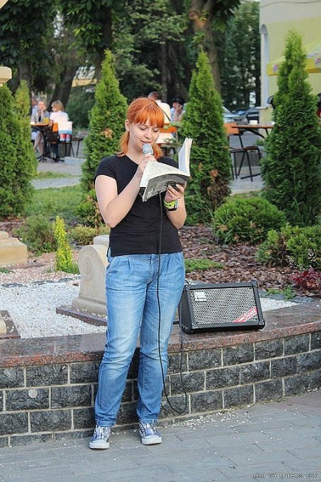 У центрі Луцька читали вірші. ФОТО