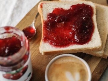 Час журавлини: на Волині лісівники завершують ягідний сезон