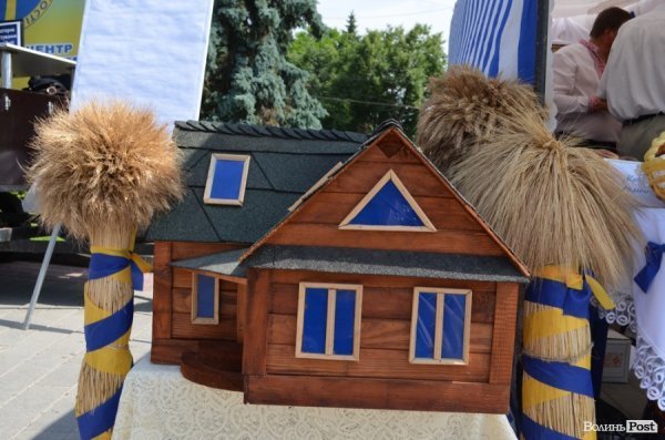 У центрі Луцька - виставка-ярмарок. ФОТО  