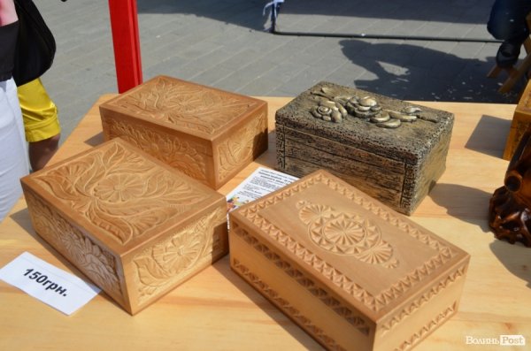 У центрі Луцька - виставка-ярмарок. ФОТО  