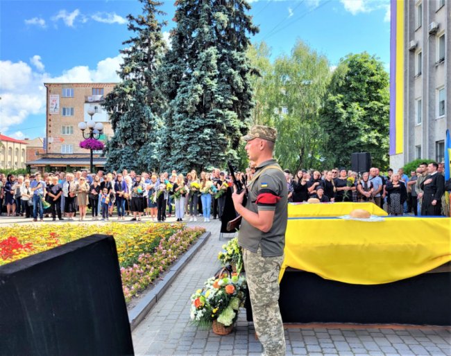 У Ковелі провели в останню дорогу Героїв Володимира Лучиновича та Олександра Берегу