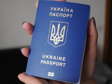  Для виїзду до ЄС для українців знову потрібен закордонний паспорт: пояснення ДПСУ