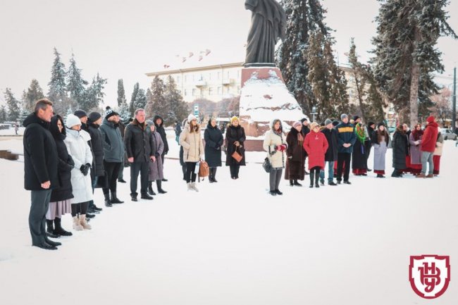 Біля Лесиного вишу відкрили різдвяну шопку. ФОТО