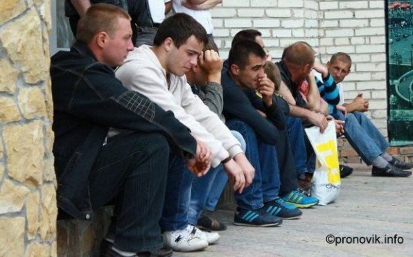 Нововолинські шахтарі хочуть перекрити трасу. ФОТО