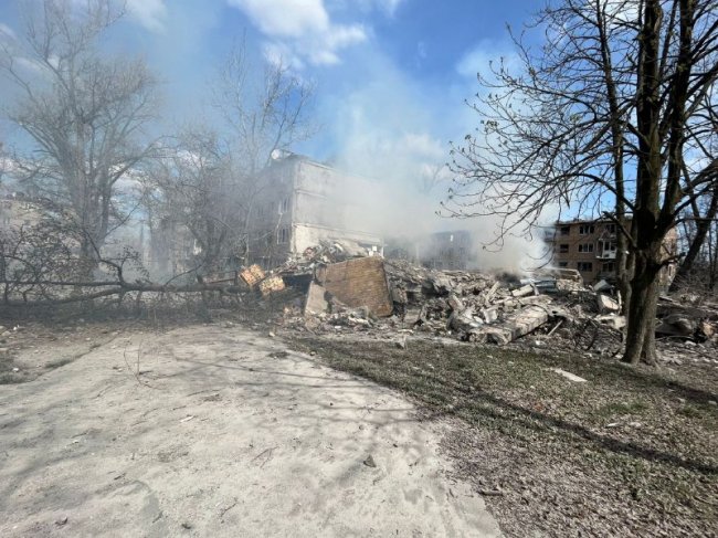Росія вдарила авіацією по багатоповерхівці у Авдіївці. ФОТО