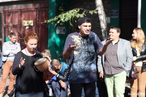 «Мандрівний вішак» у Луцьку епатував, дивував та змушував задуматись. ФОТО