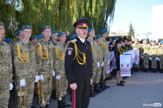 «Нам є що захищати»: урочиста посвята ліцеїстів у Луцьку.  ФОТО